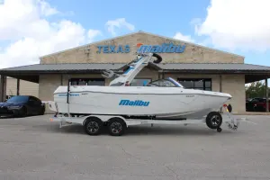 2027-malibu-wakesetter-23-lsv-147558-image0.webp