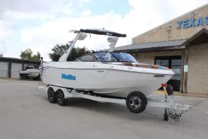 2027-malibu-wakesetter-23-lsv-147558-image1.webp