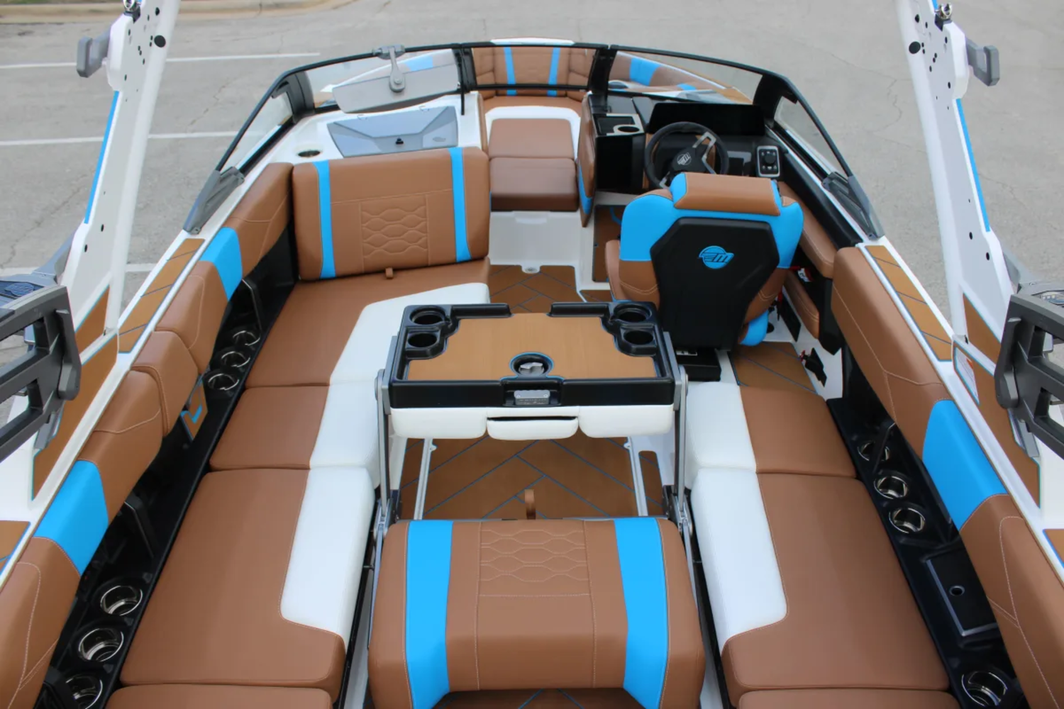 2027 Malibu 23 LSV