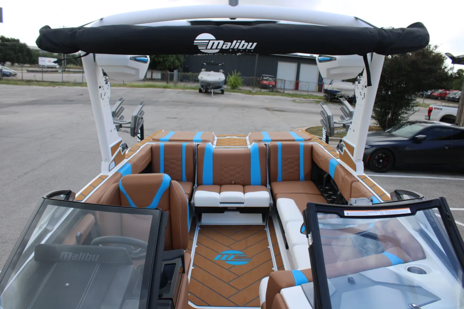 2027 Malibu 23 LSV