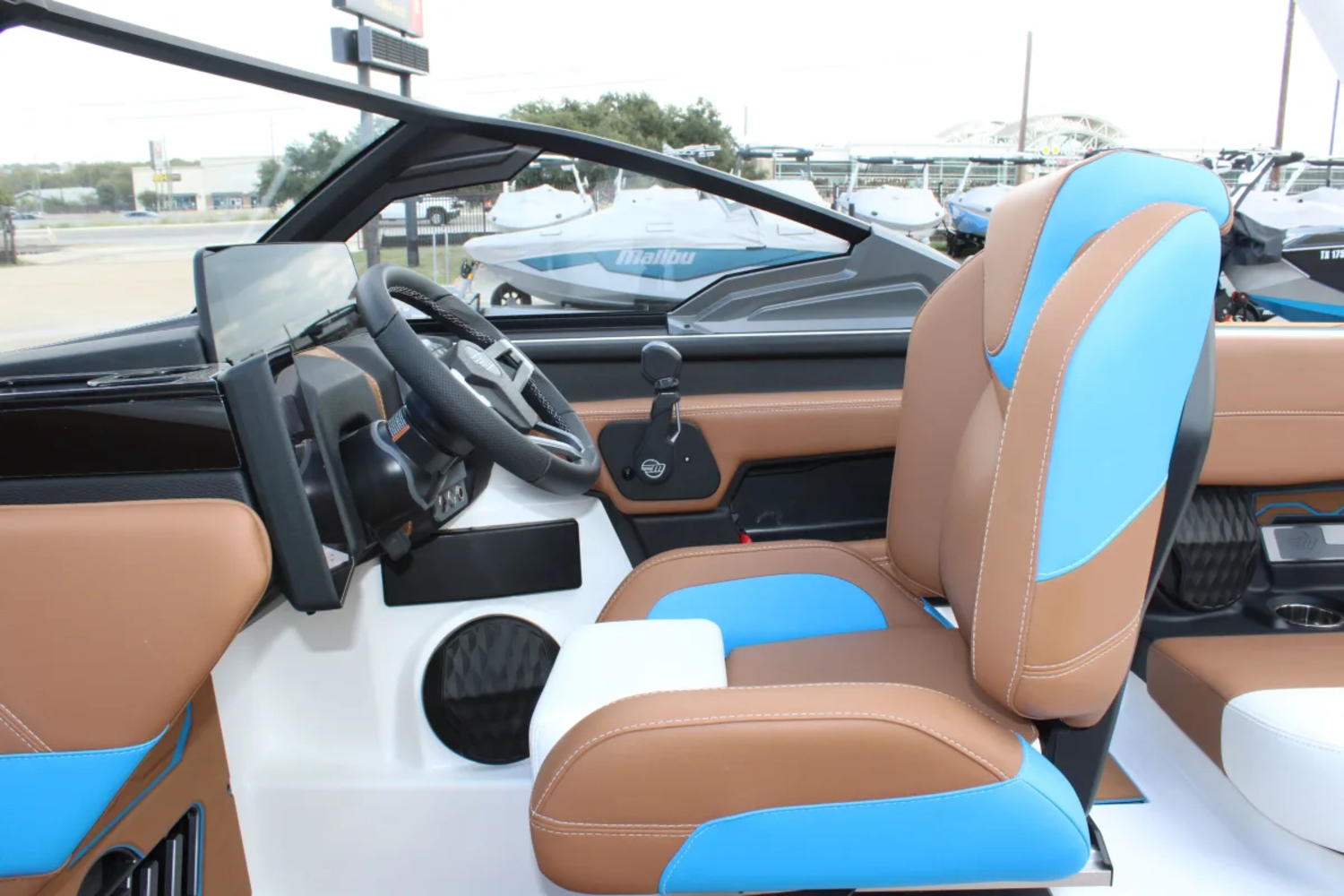 2027 Malibu 23 LSV
