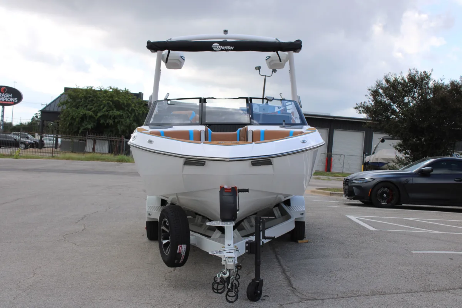 2027 Malibu 23 LSV