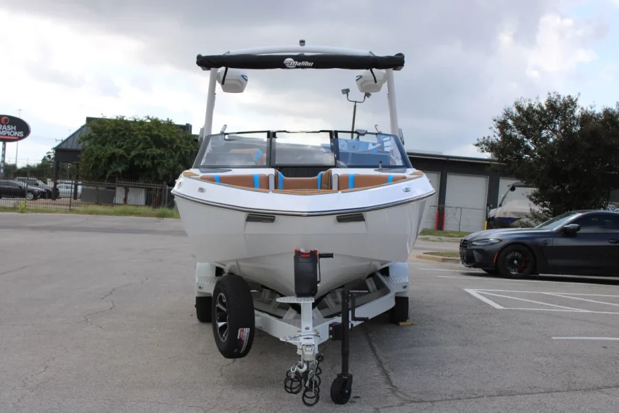 2027-malibu-wakesetter-23-lsv-147558-image2.webp