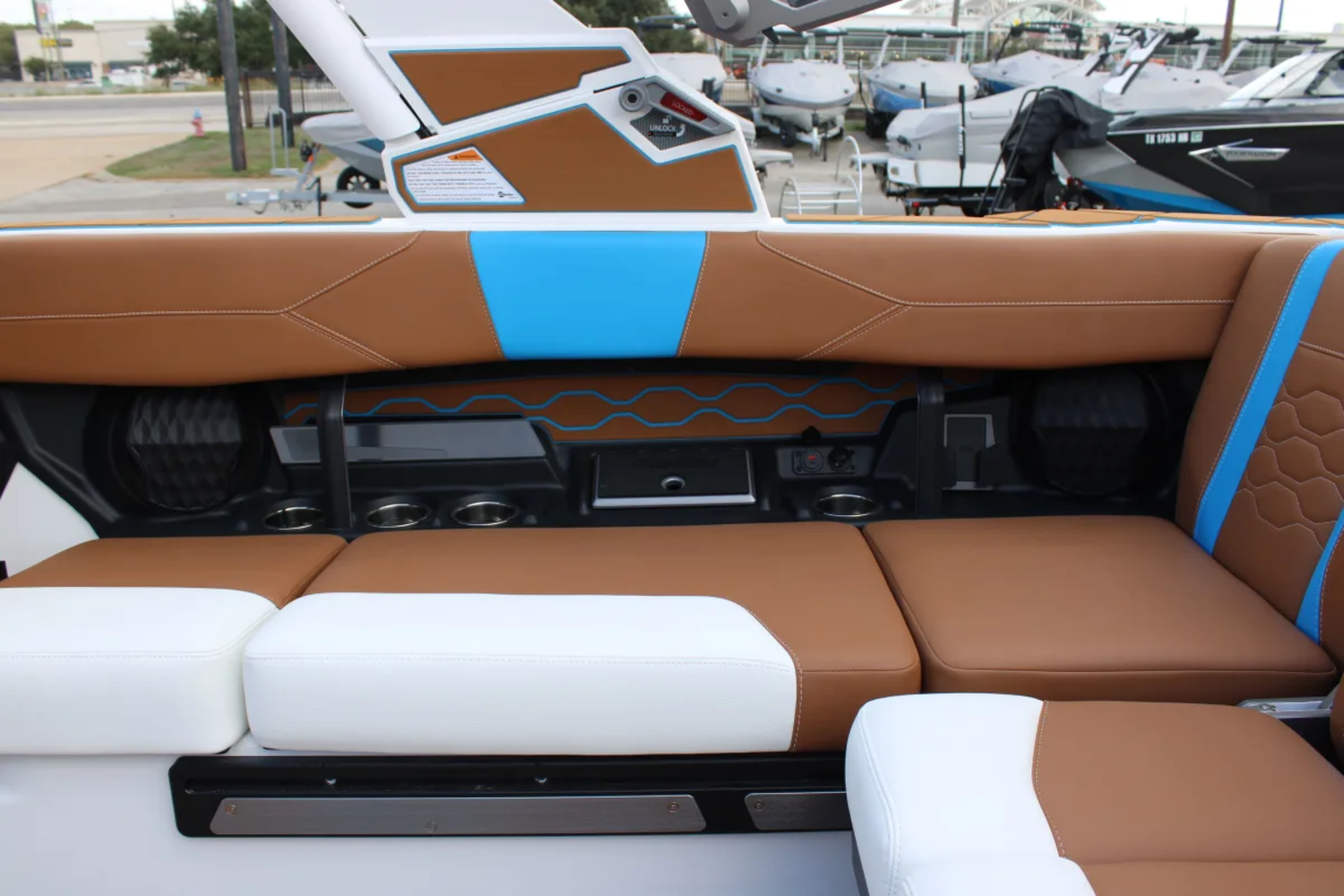 2027 Malibu 23 LSV