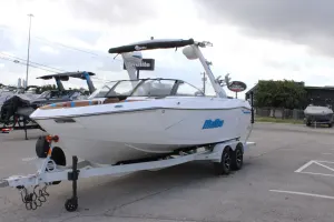 2027-malibu-wakesetter-23-lsv-147558-image3.webp