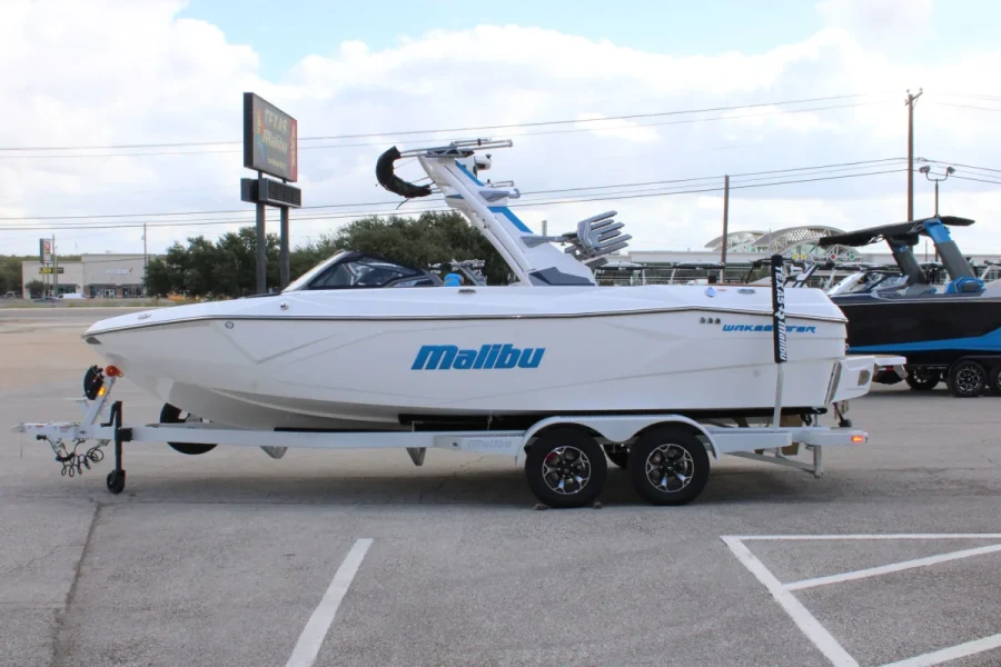 2027-malibu-wakesetter-23-lsv-147558-image4.webp