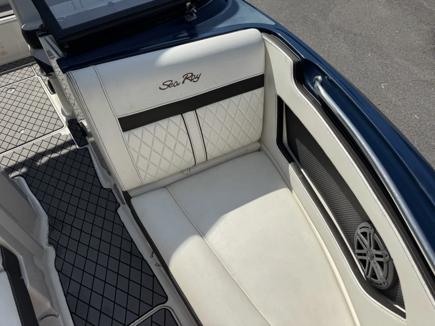 2017 Sea Ray 230SLX W