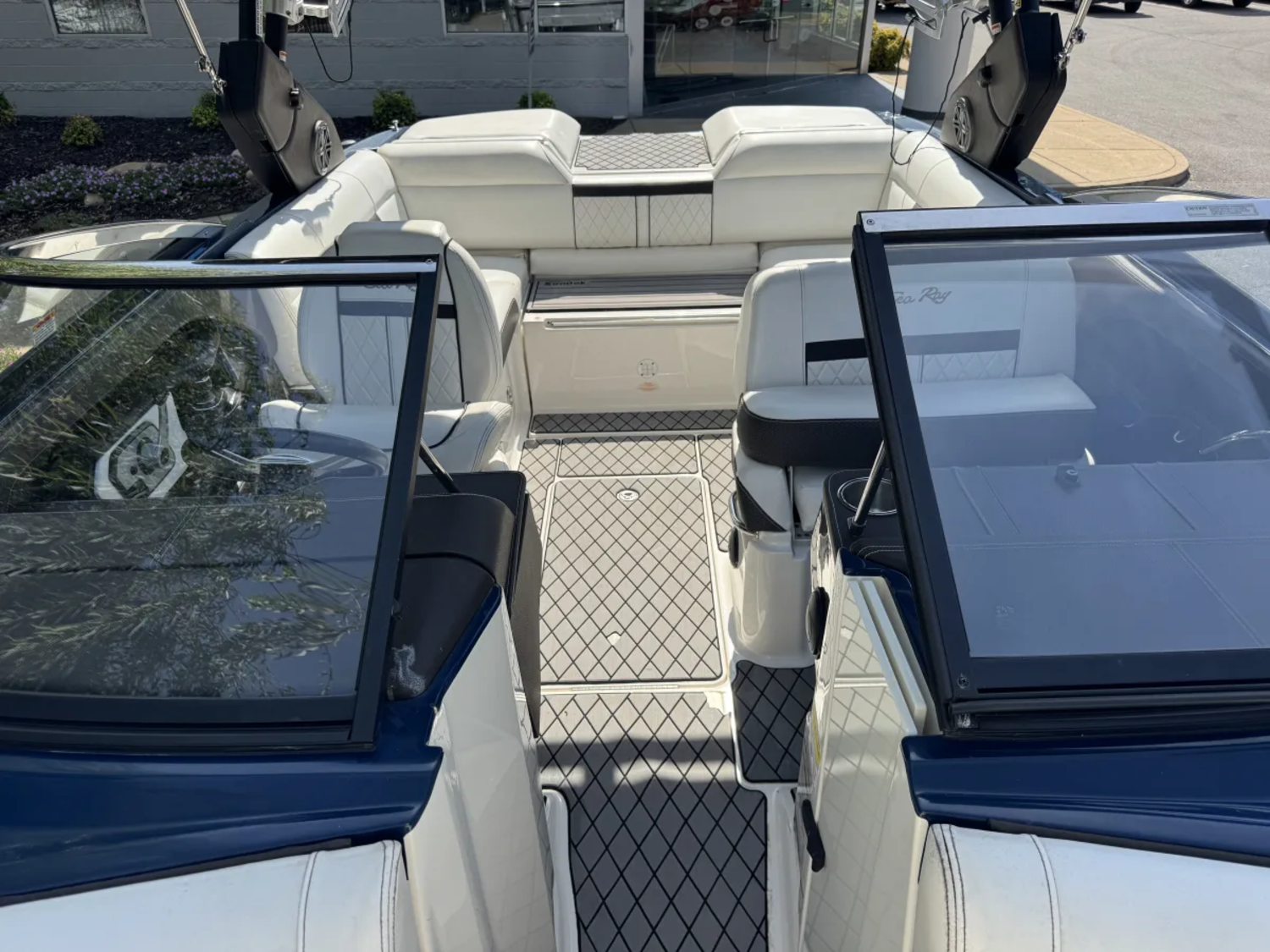 2017 Sea Ray 230SLX W