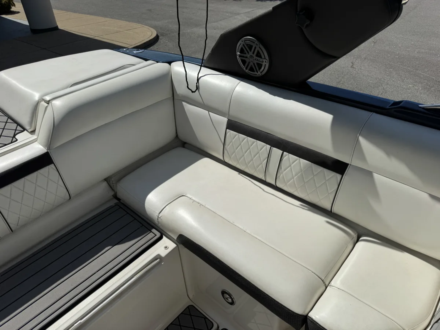 2017 Sea Ray 230SLX W