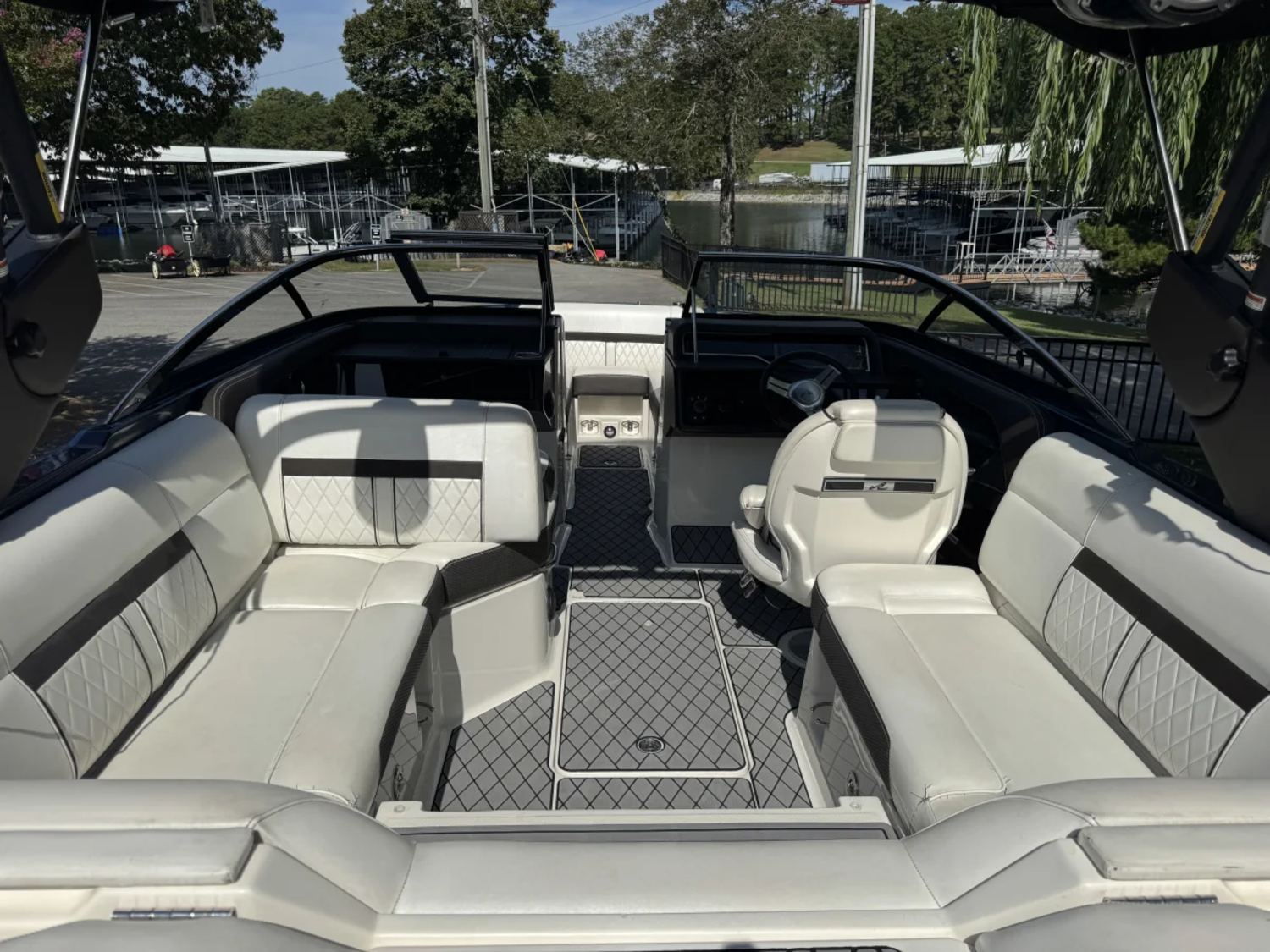 2017 Sea Ray 230SLX W