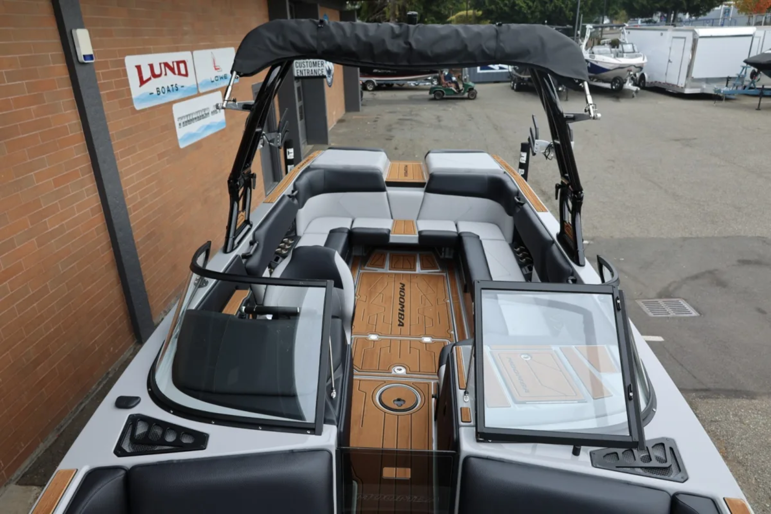 2027 MOOMBA Tykon
