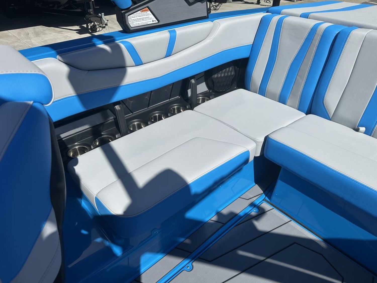 2027 Malibu Boats 21 LX