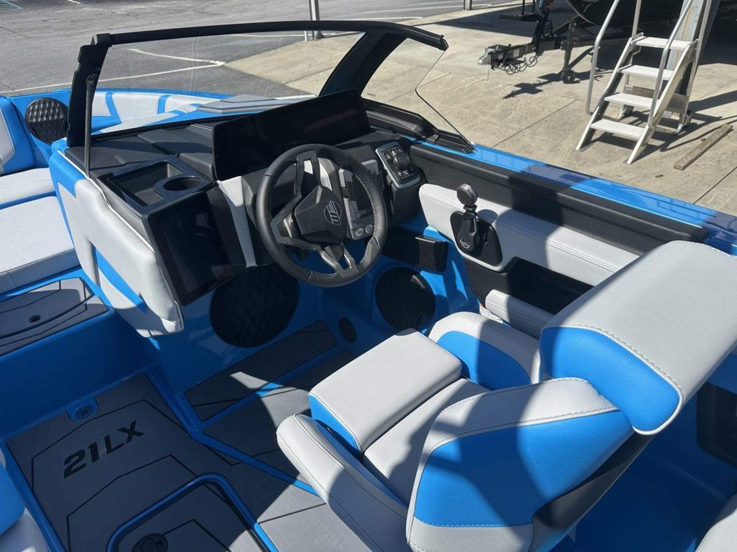 2027 Malibu Boats 21 LX