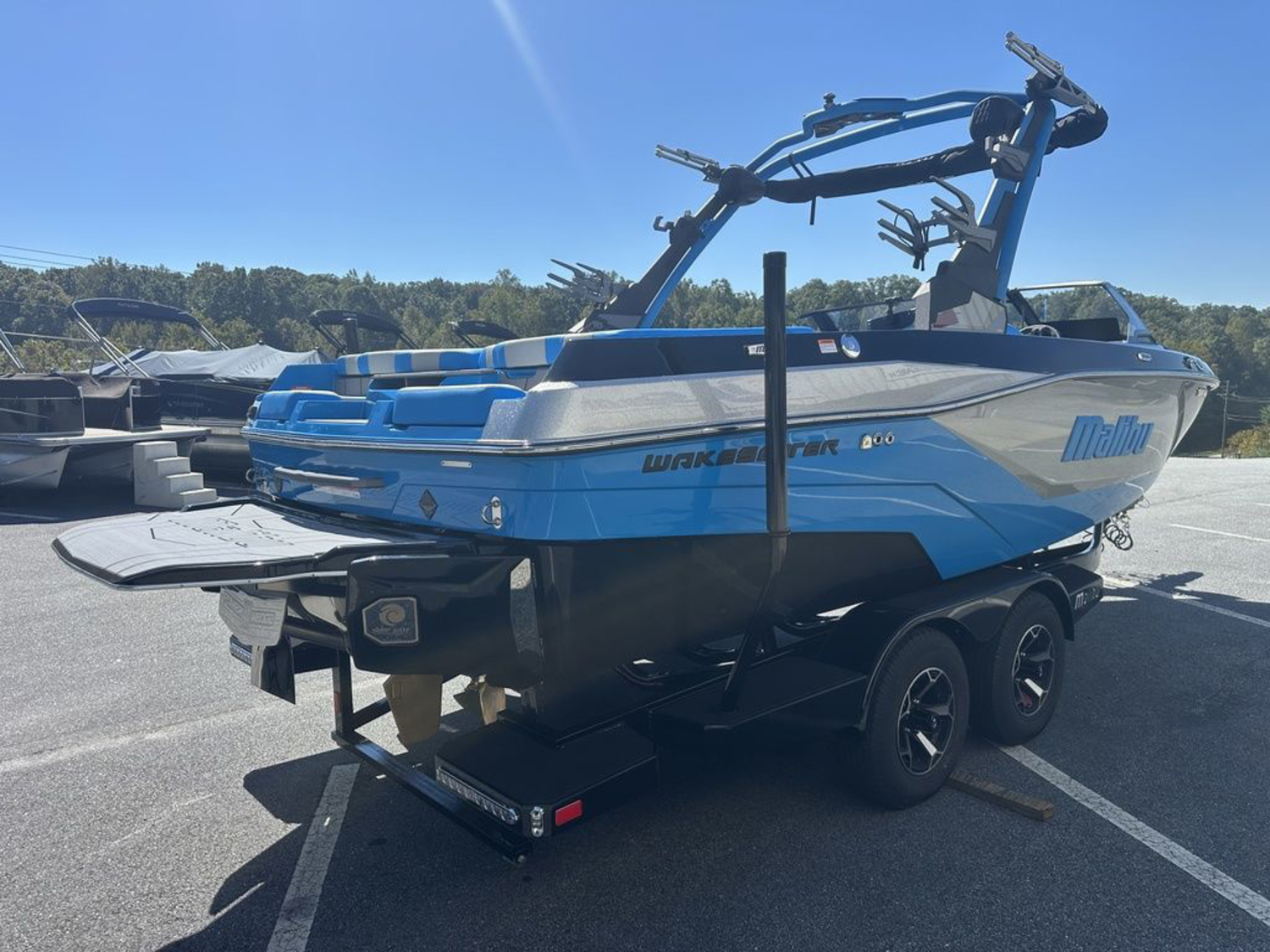 2027 Malibu Boats 21 LX