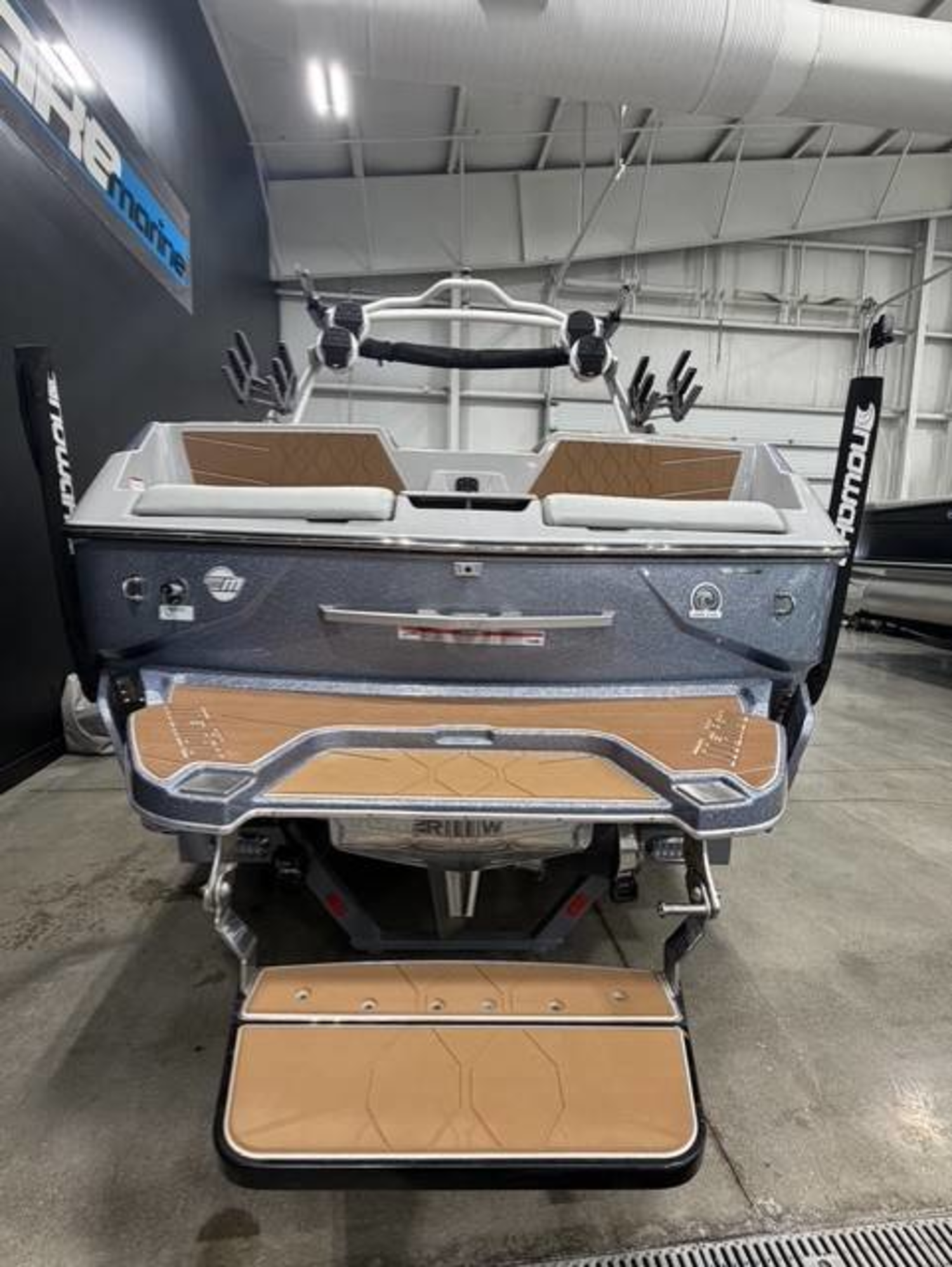 2024 Malibu M220