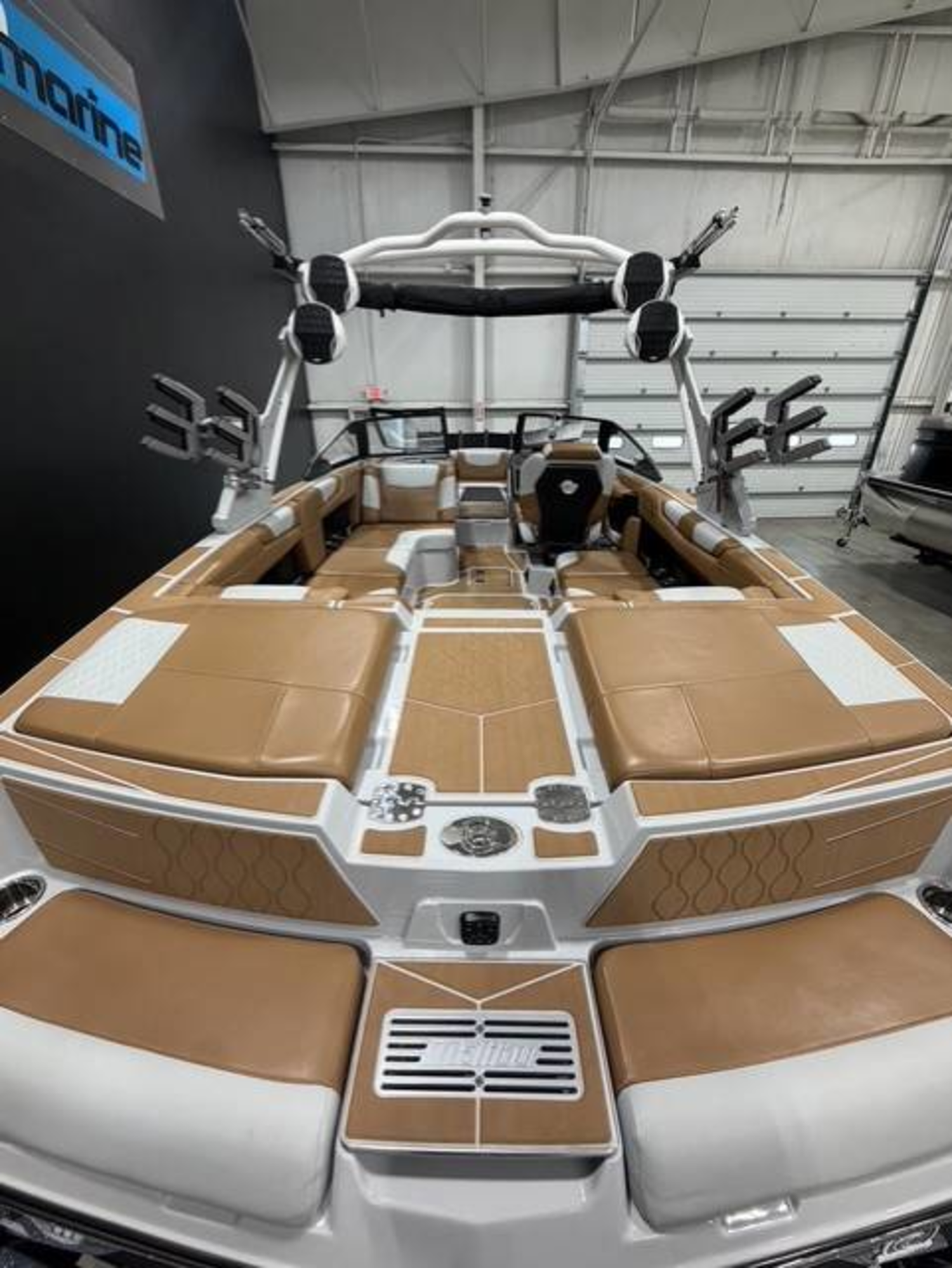 2024 Malibu M220