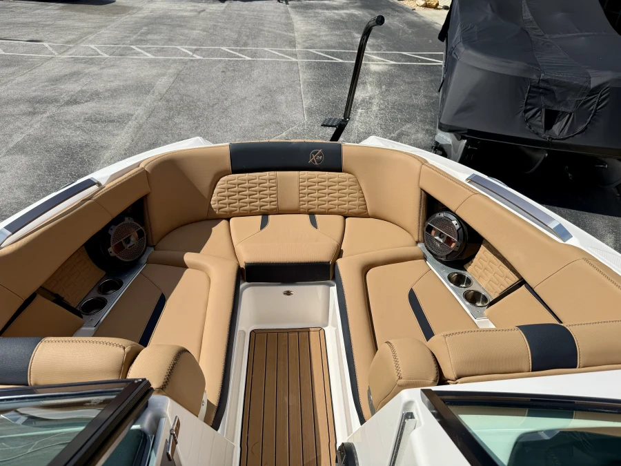 2021-mastercraft-x24-147596-image11