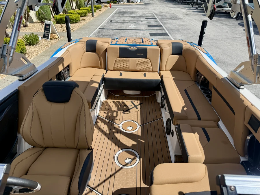 2021-mastercraft-x24-147596-image15