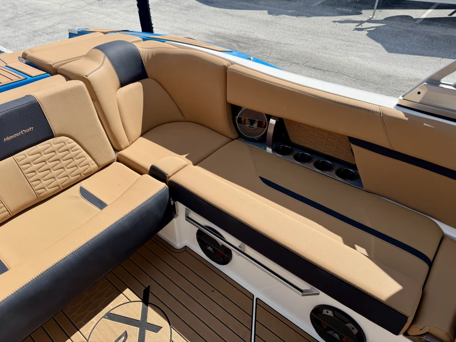 2021-mastercraft-x24-147596-image17