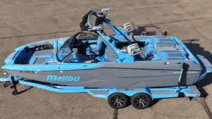 2025 Malibu 24 MXZ Icon