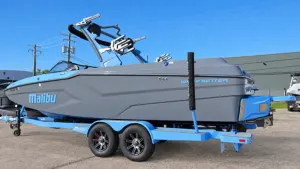 2025 Malibu 24 MXZ Icon