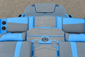 2025 Malibu 24 MXZ Icon