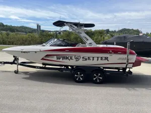 2013-malibu-wakesetter-22-mxz-147622-image3.webp