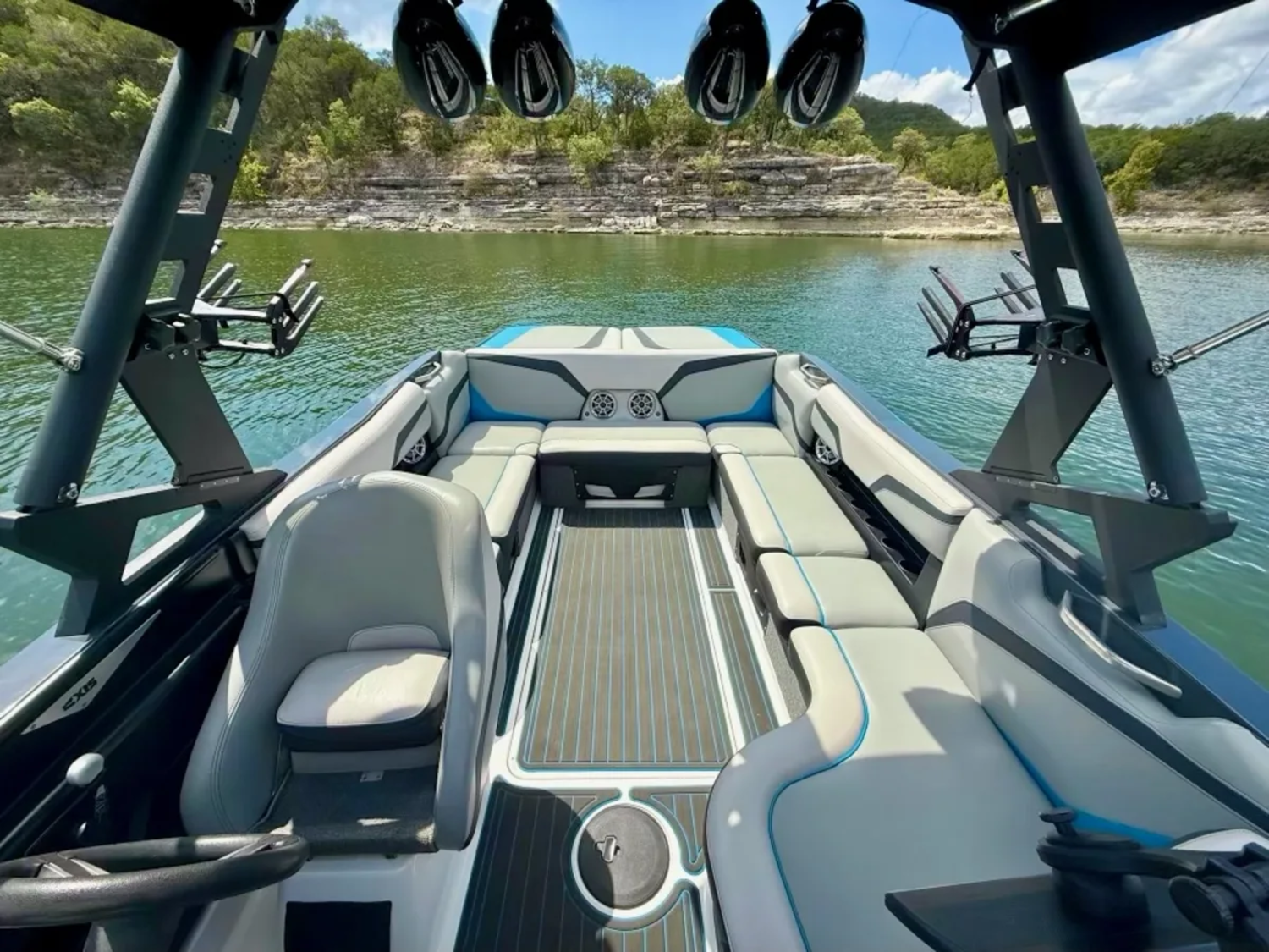 2017 Axis T23