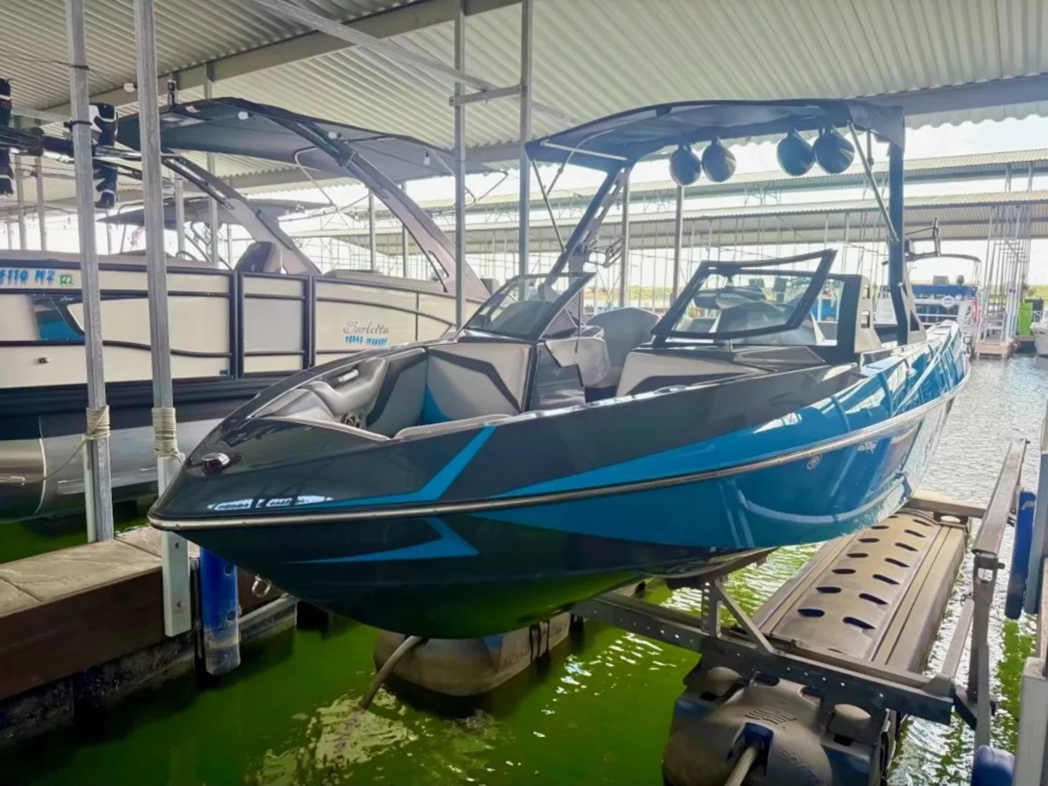 2017 Axis T23