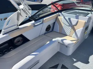 2023-mastercraft-xt23-147632-image3.webp
