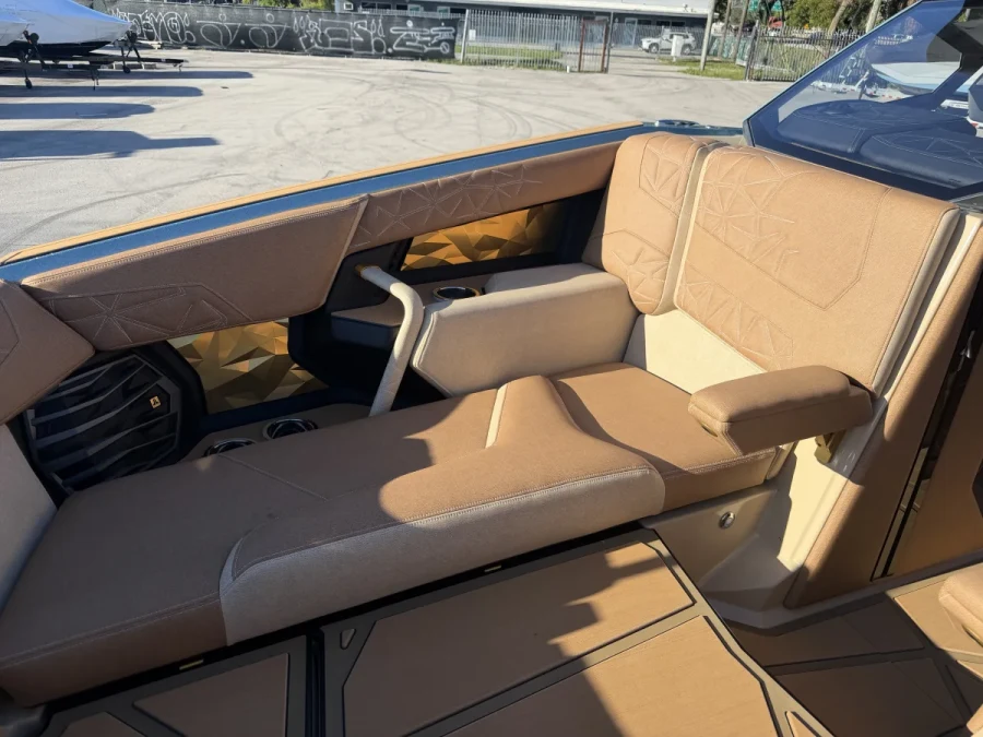 2027-nautique-g25-paragon-147638-image2.webp