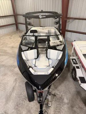 2020-malibu-wakesetter-vtx-147642-image1.webp