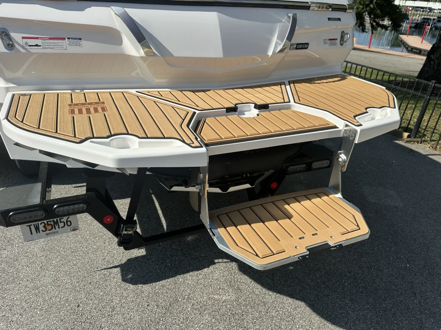 2024-mastercraft-x24-147660-image4