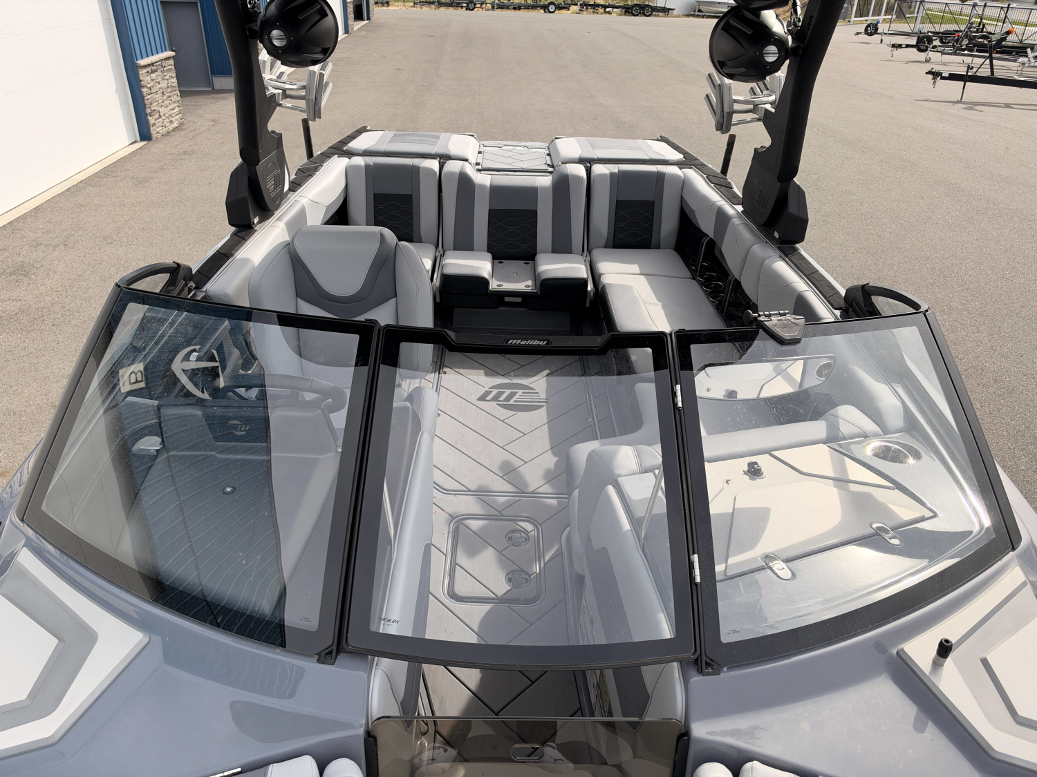 2024 Malibu 23 LSV