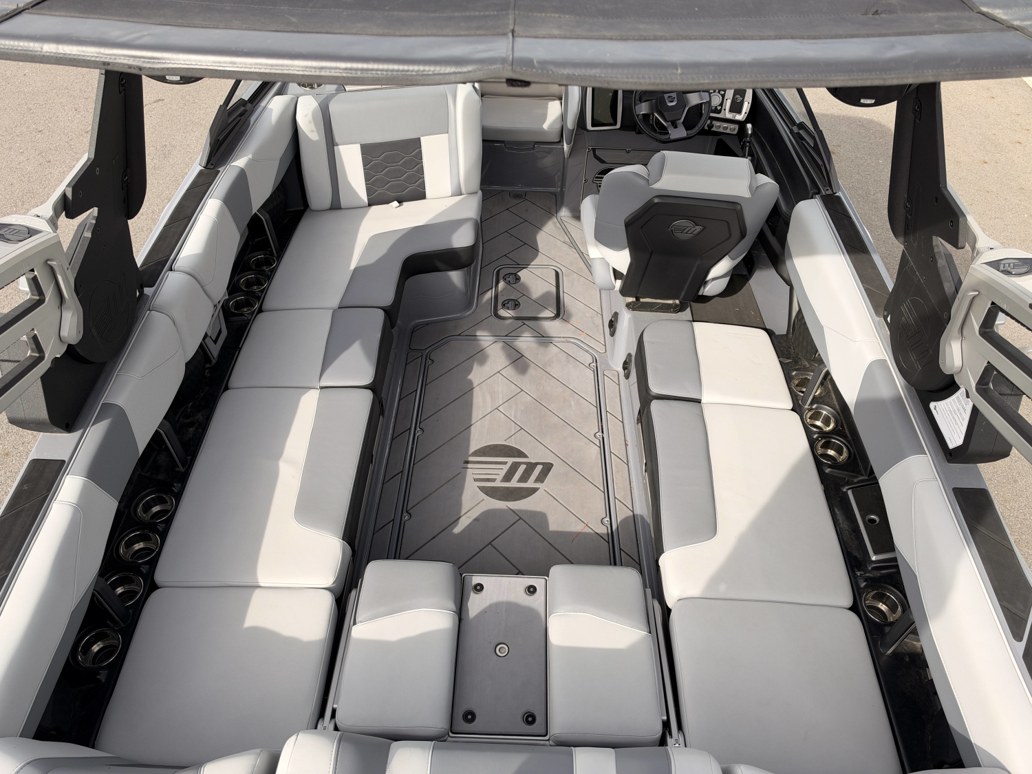 2024 Malibu 23 LSV