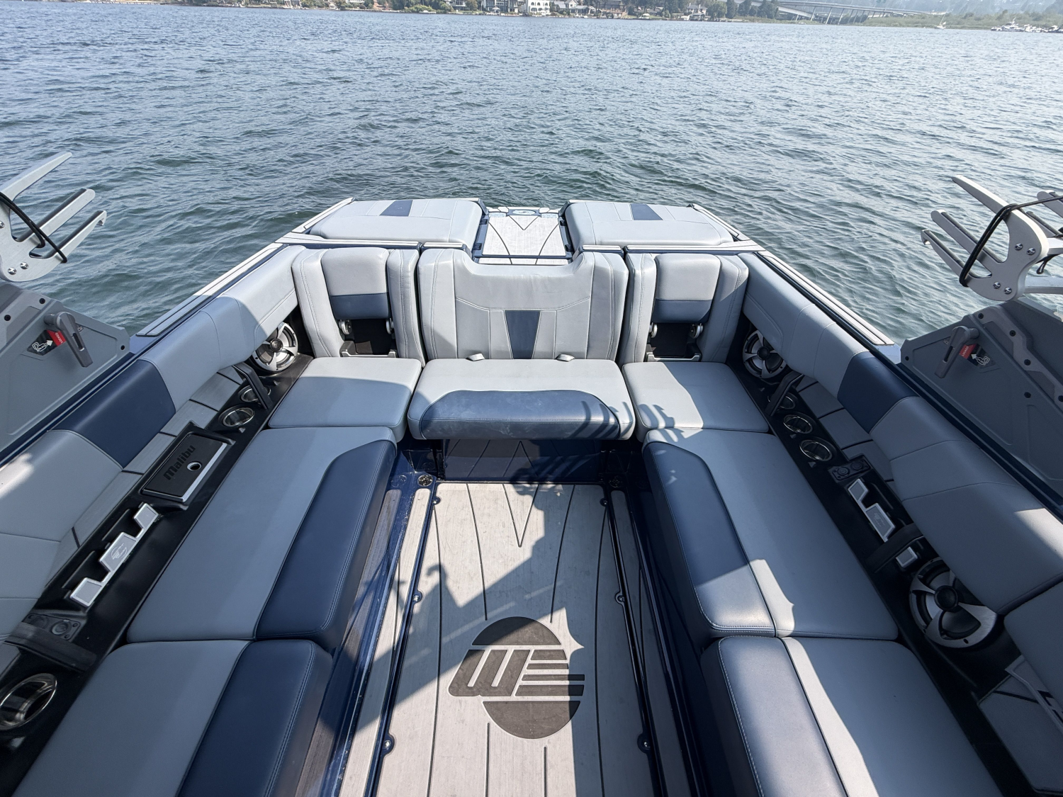 2021 Malibu 23 LSV