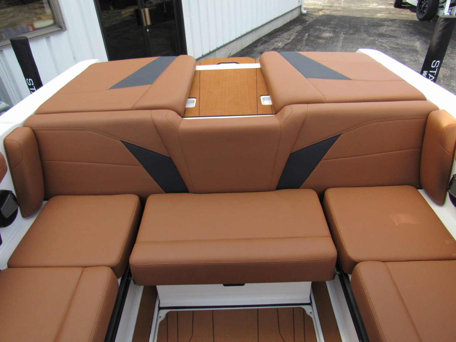 2027 Axis T220