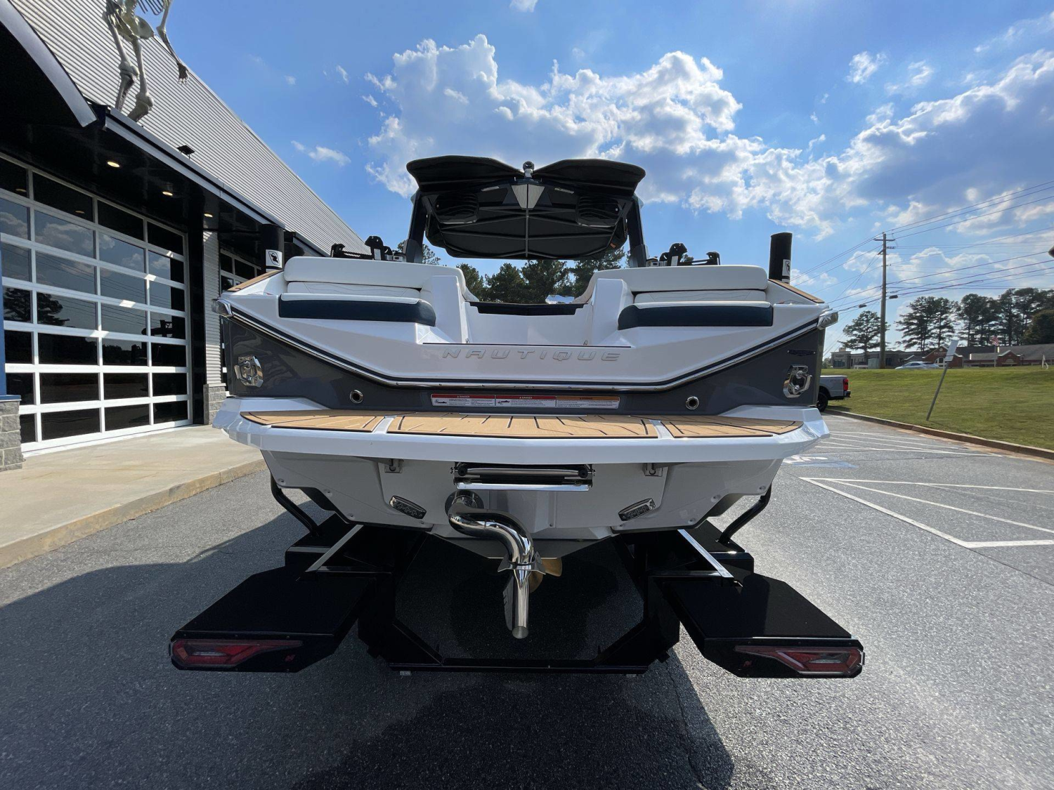 2027 Nautique G23
