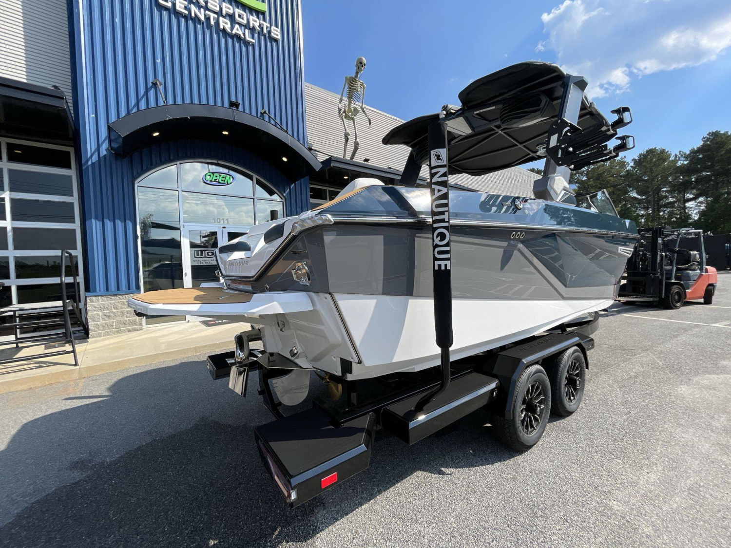 2027 Nautique G23