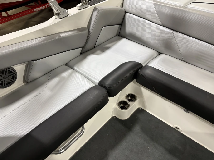 2017-mastercraft-nxt22-147682-image11