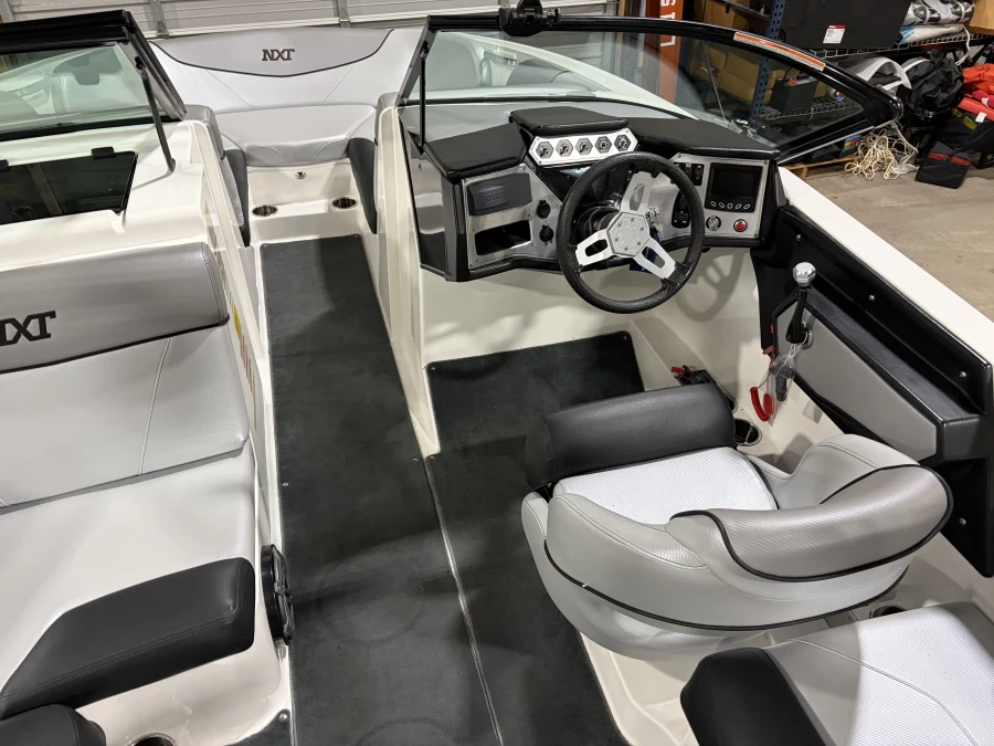 2017-mastercraft-nxt22-147682-image3