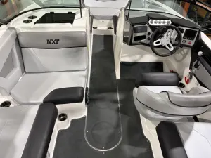 2017-mastercraft-nxt22-147682-image5