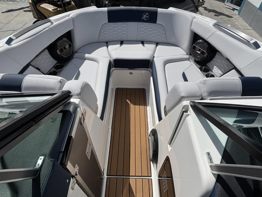 2020-mastercraft-x24-147748-image10.webp
