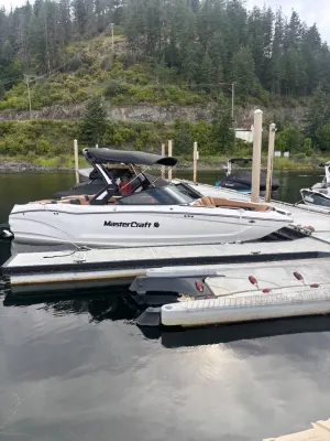 2022-mastercraft-x24-147757-image1.webp