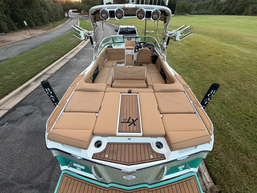2018-mastercraft-xt25-147759-image2.webp