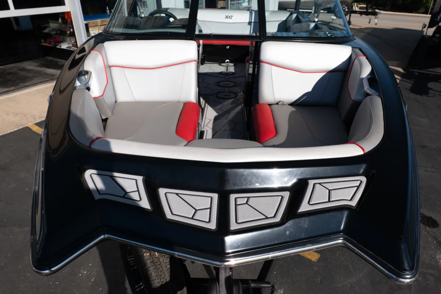 2018 MASTERCRAFT NXT 22 VIPER RED & MIDNIGHT BLACK 503HRS 