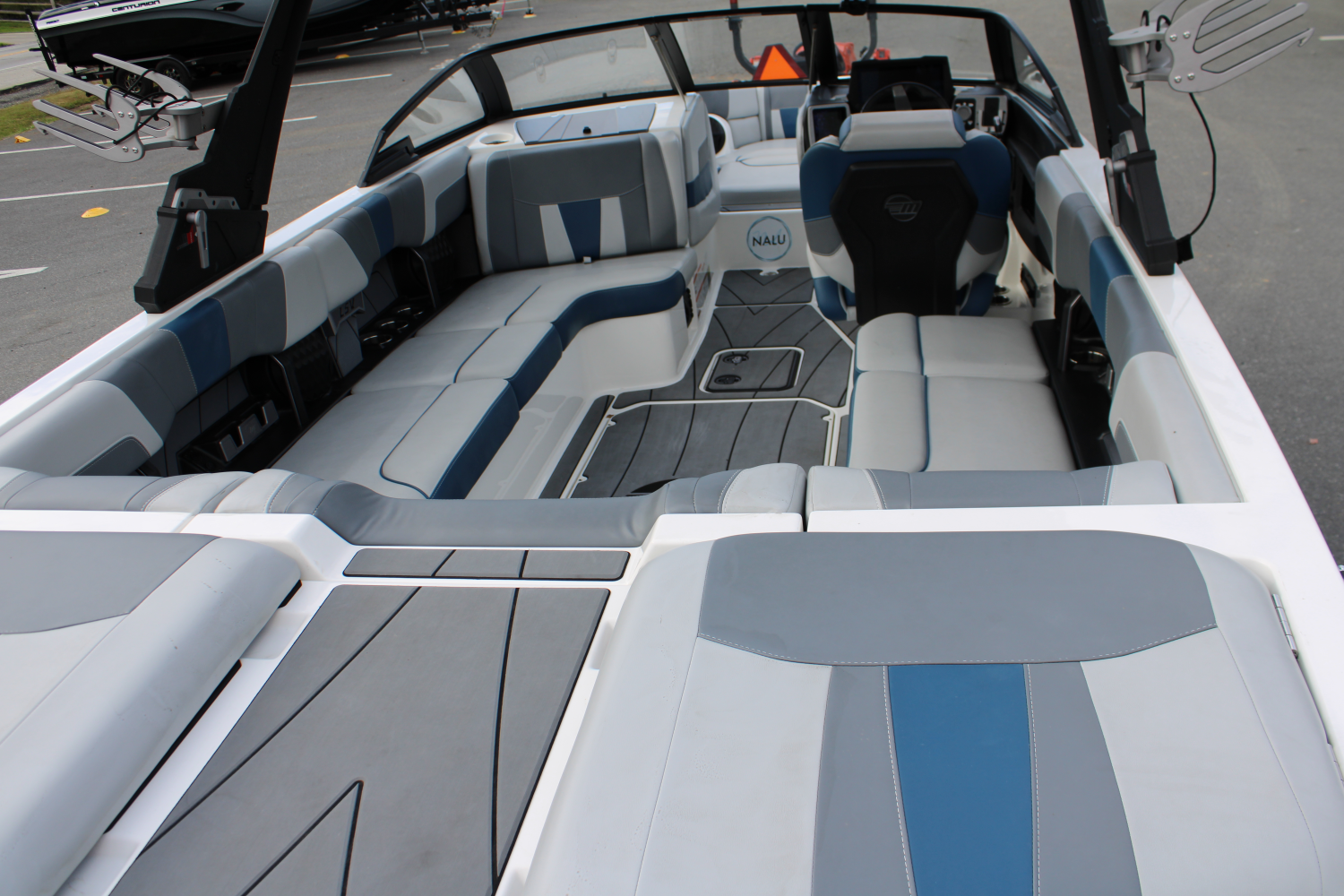 2023 Malibu 23 LSV