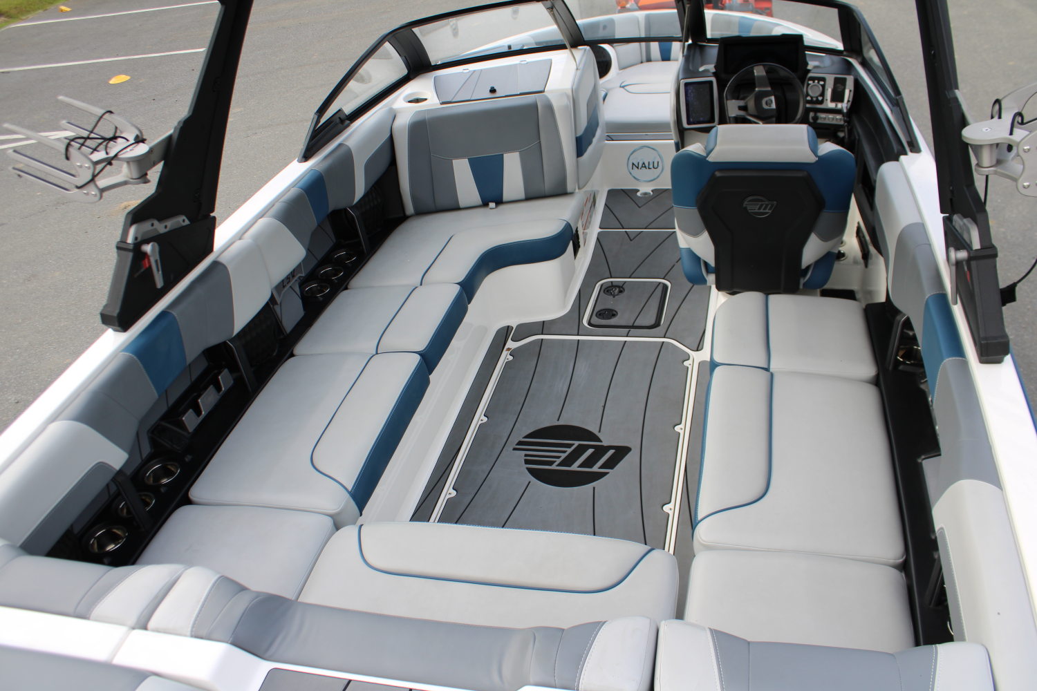 2023 Malibu 23 LSV