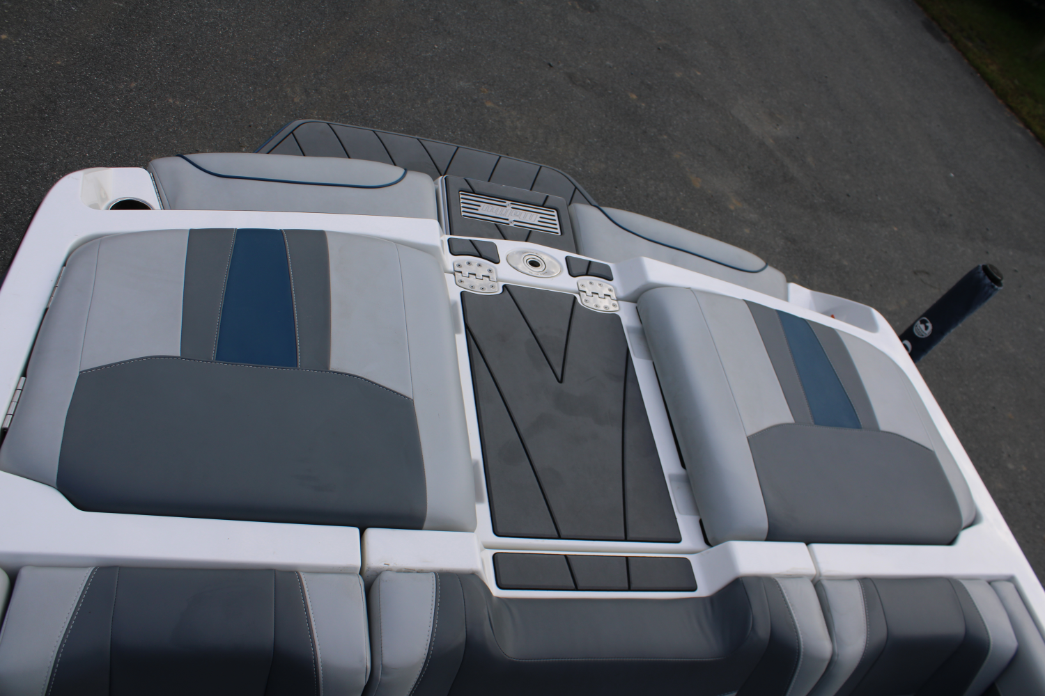 2023 Malibu 23 LSV