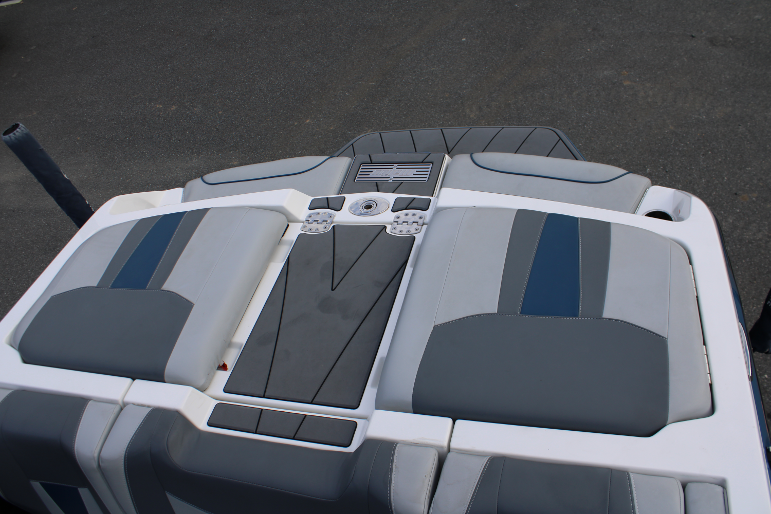 2023 Malibu 23 LSV